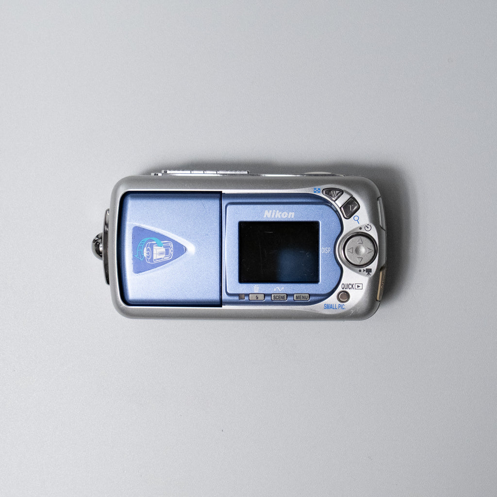 Nikon Coolpix 2500 Digicam Kit