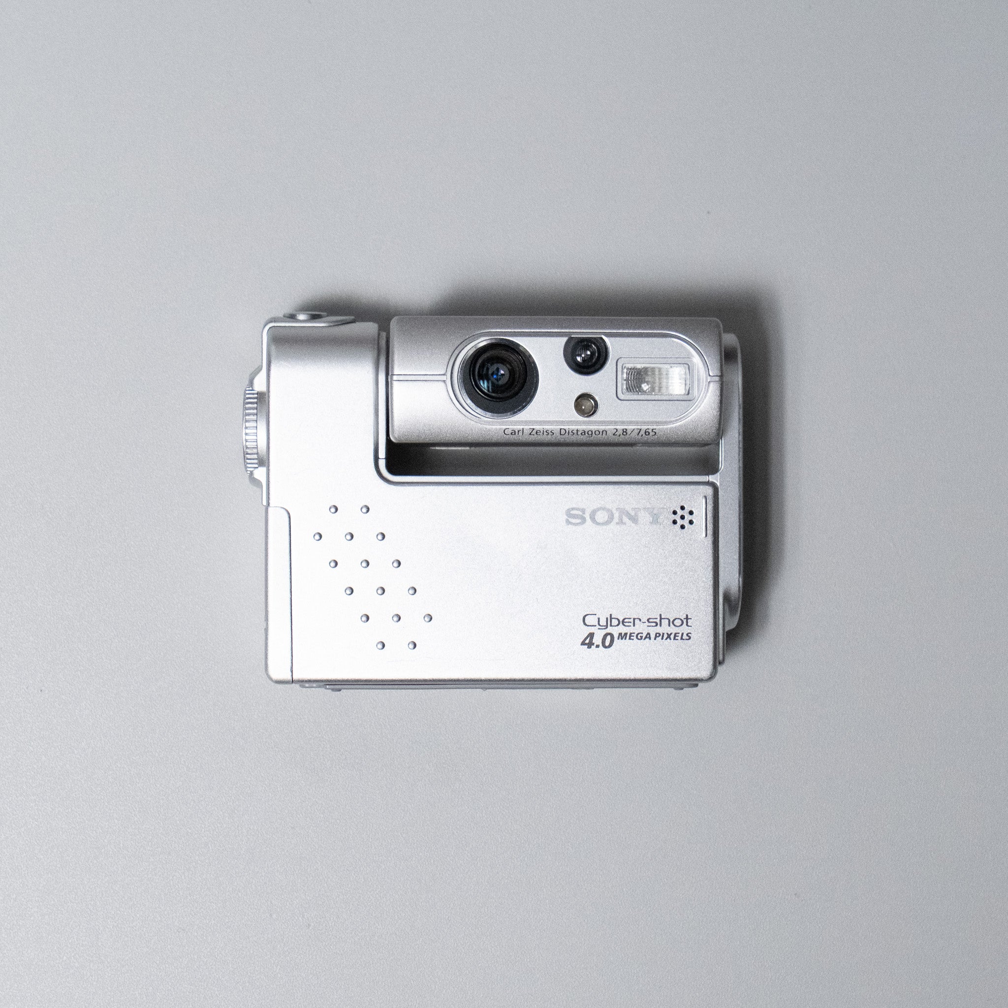 Sony Cyber-shot DSC-F77