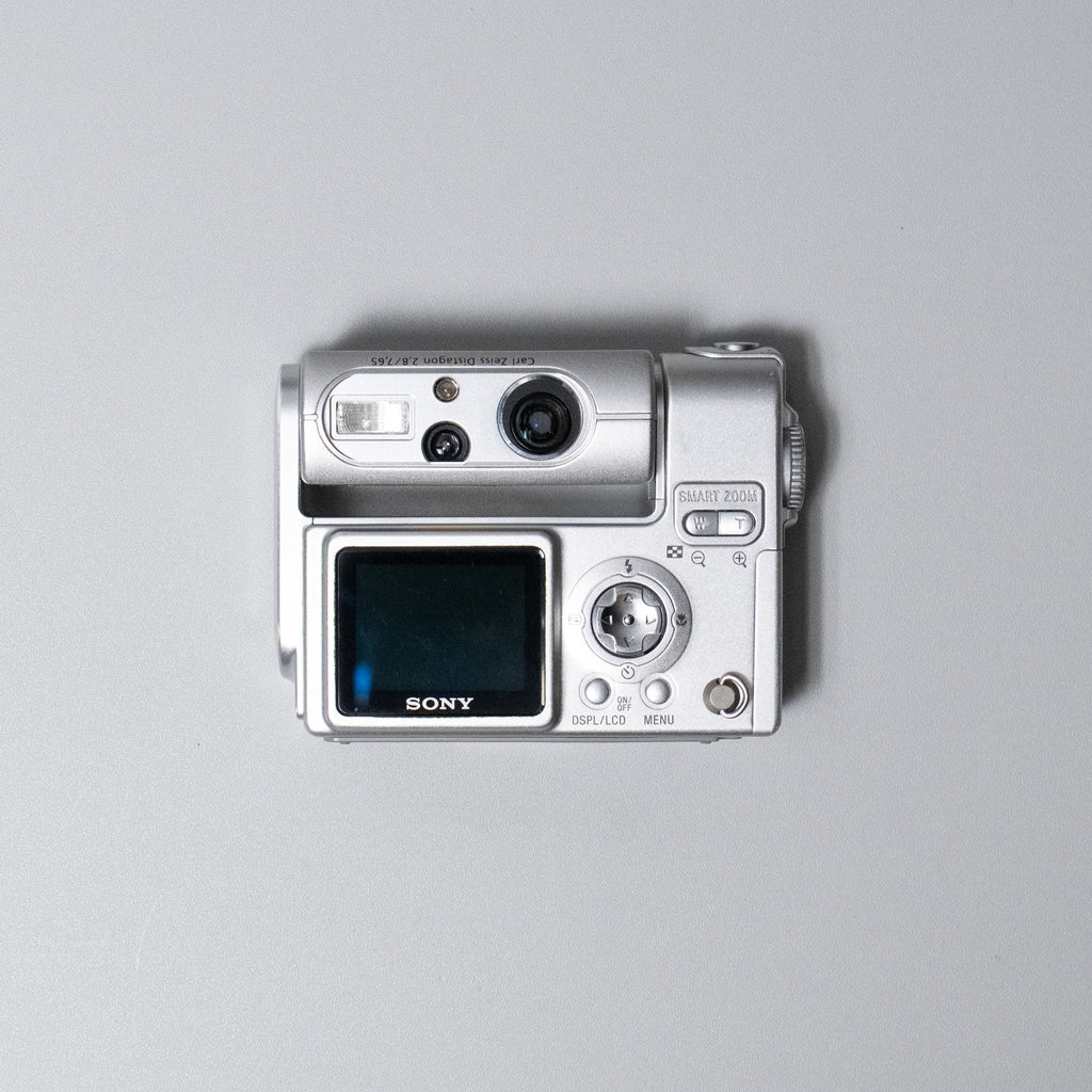 Sony Cyber-shot DSC-F77