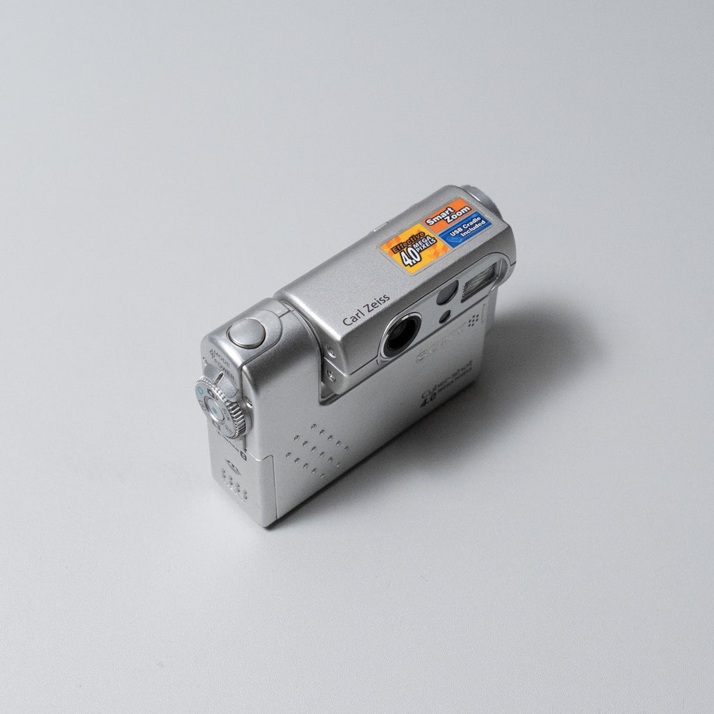 Sony Cyber-shot DSC-F77