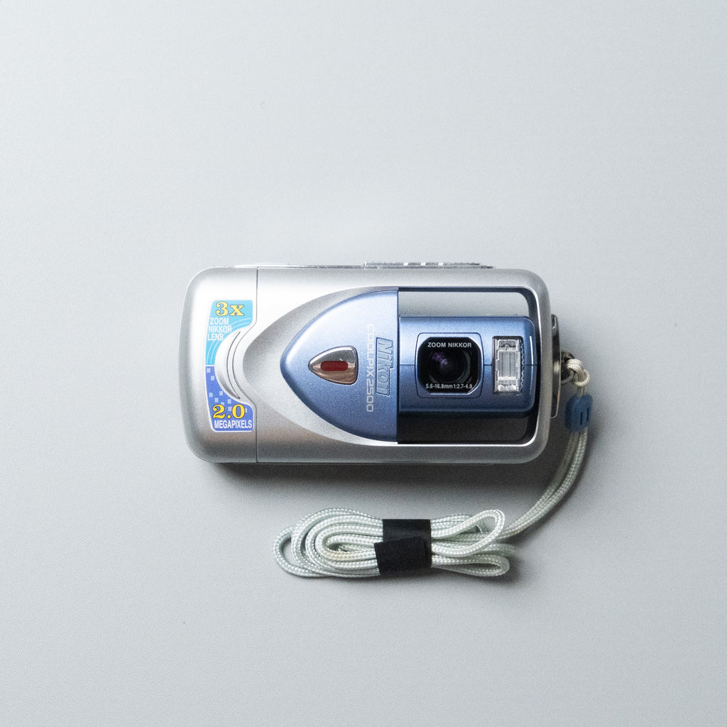 Nikon Coolpix 2500 Digicam Kit