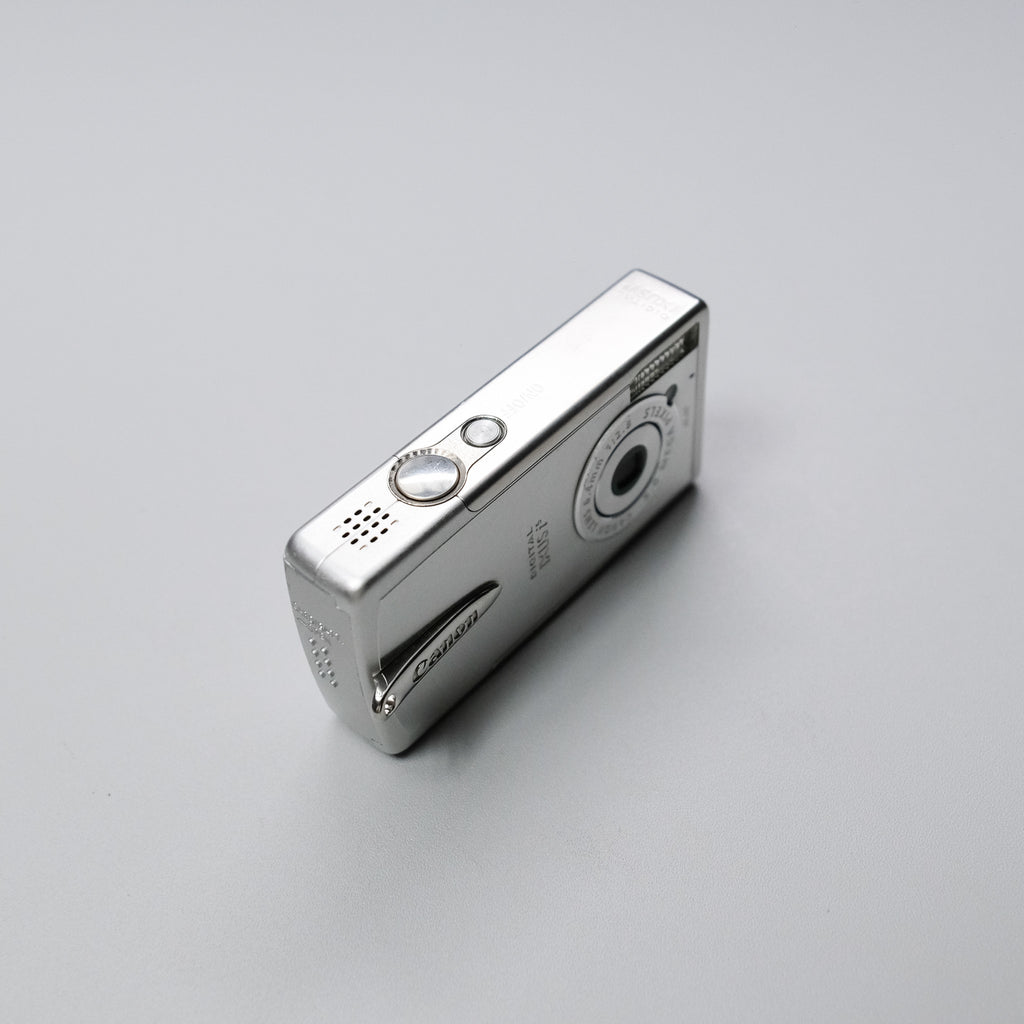 Silver Canon IXUS i Kit