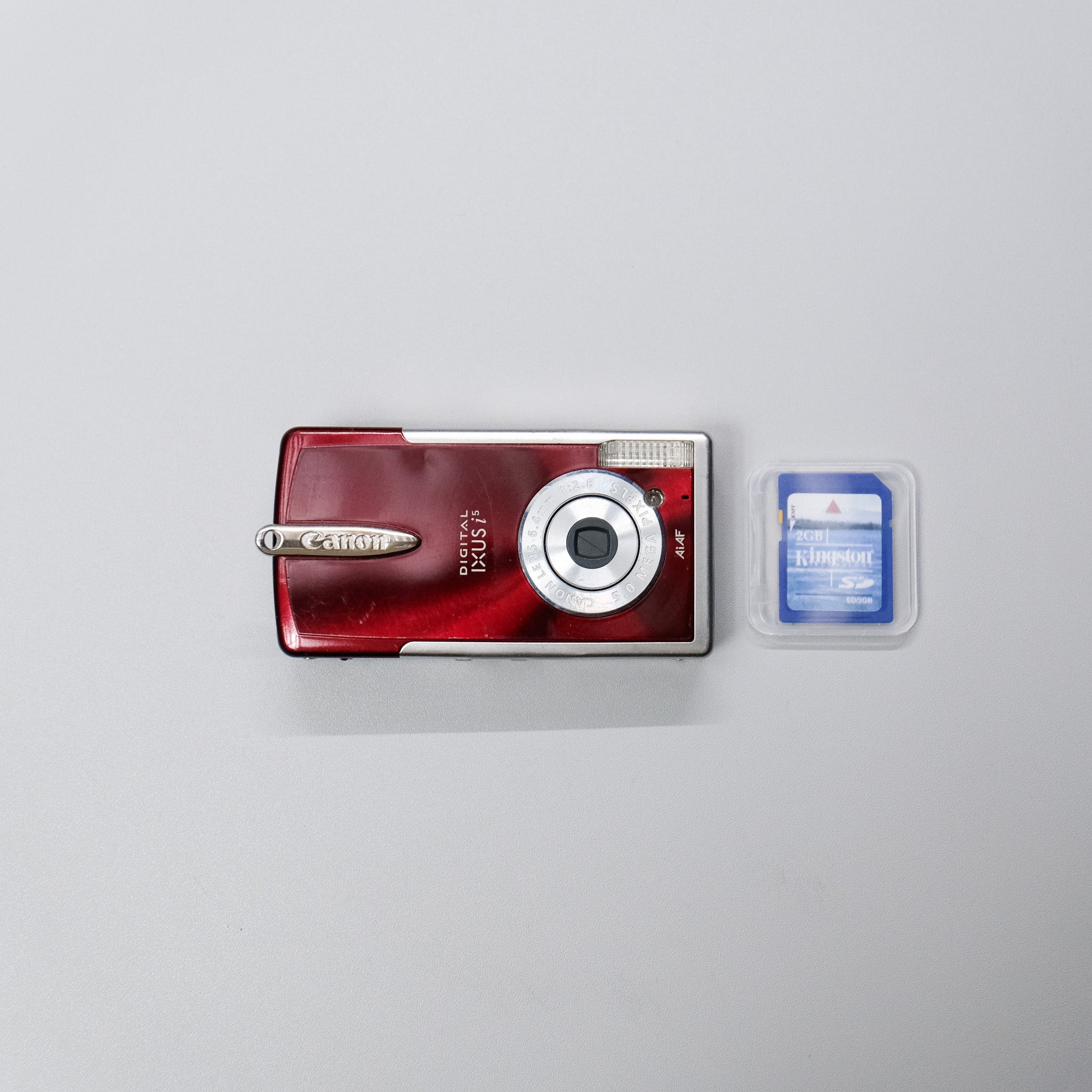 Red Canon IXUS i Kit