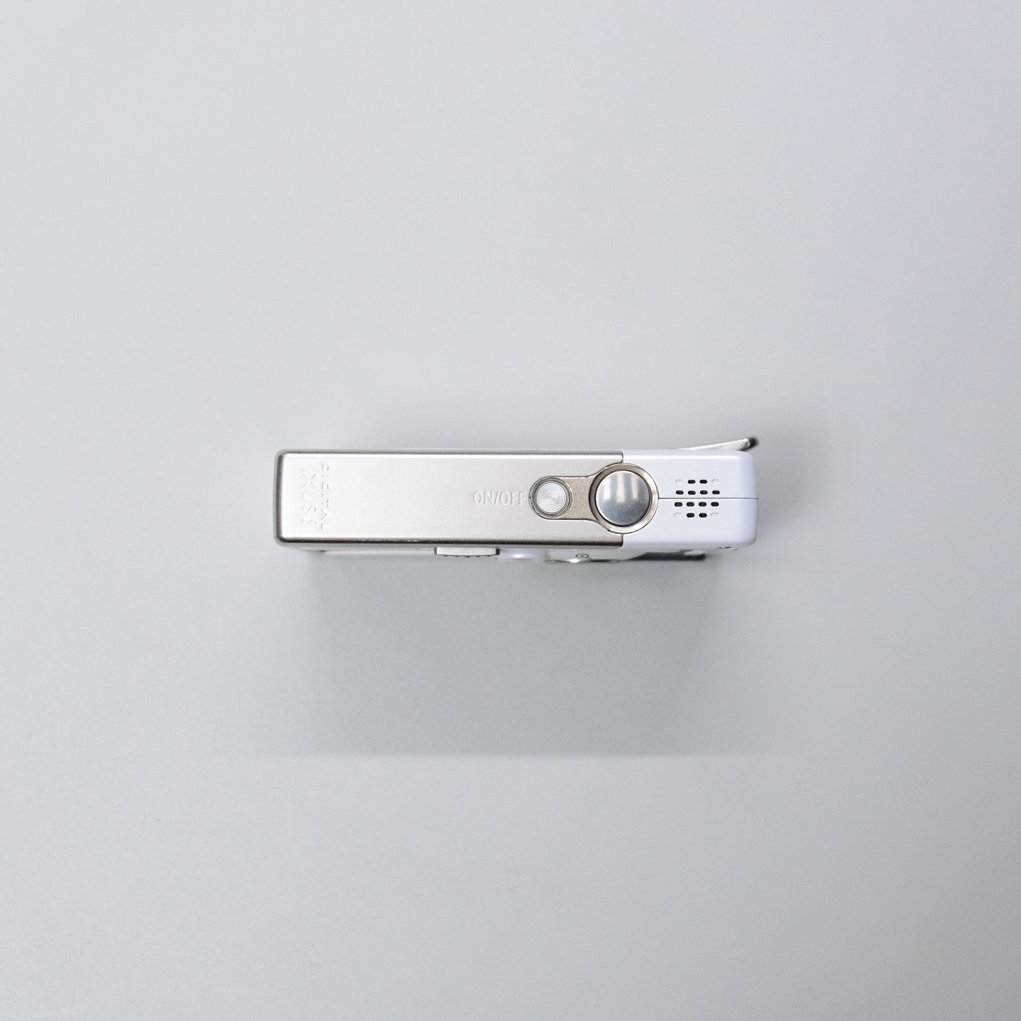 Pearl White Canon IXUS i Kit