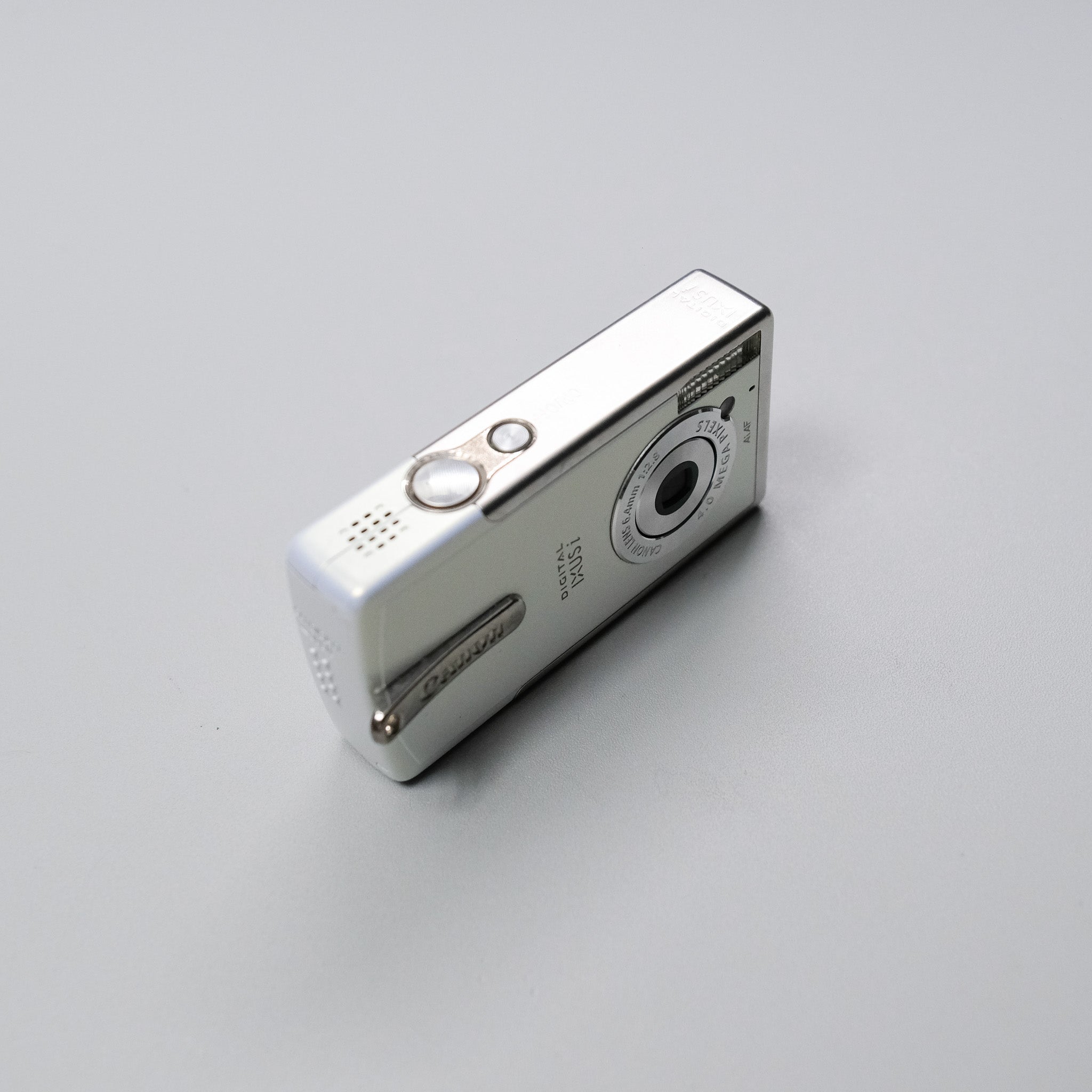 Pearl White Canon IXUS i Kit