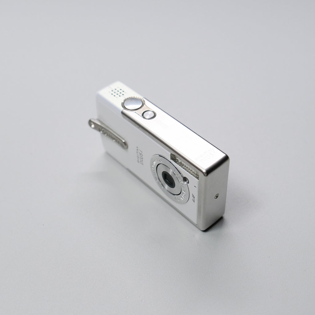 Pearl White Canon IXUS i Kit