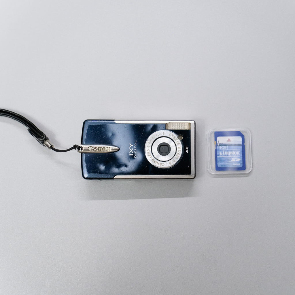 Blue Canon IXUS i Kit