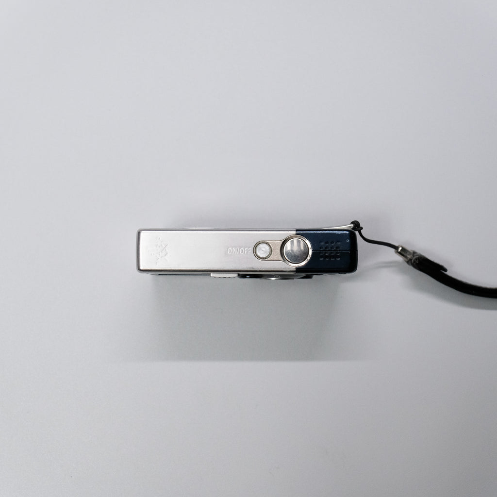 Blue Canon IXUS i Kit