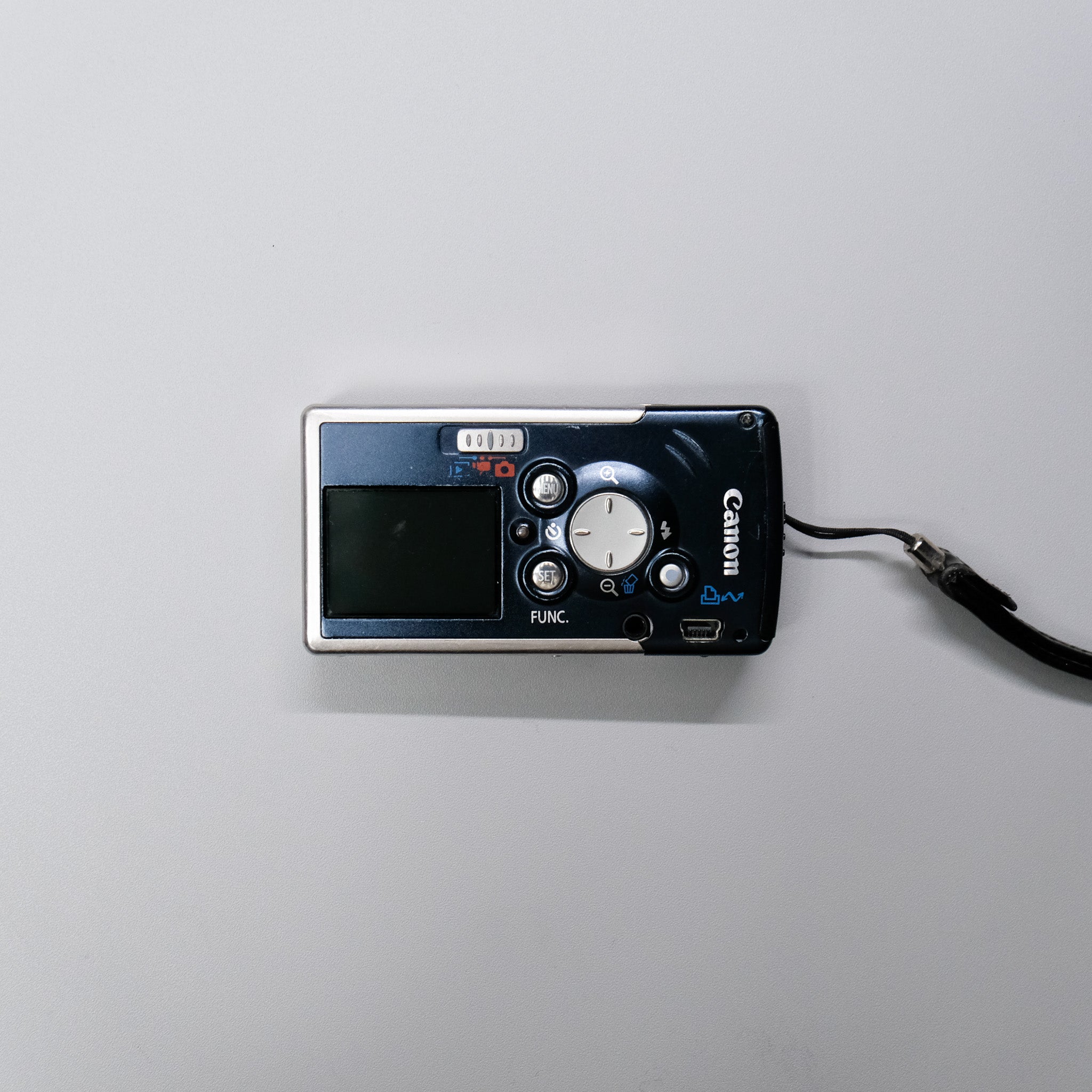 Blue Canon IXUS i Kit