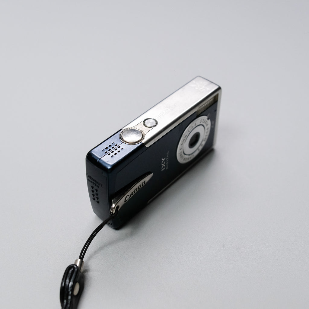 Blue Canon IXUS i Kit